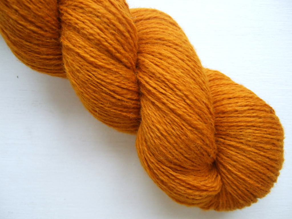 WOOL YARN FOR SALE Wool yarn (solid colours)