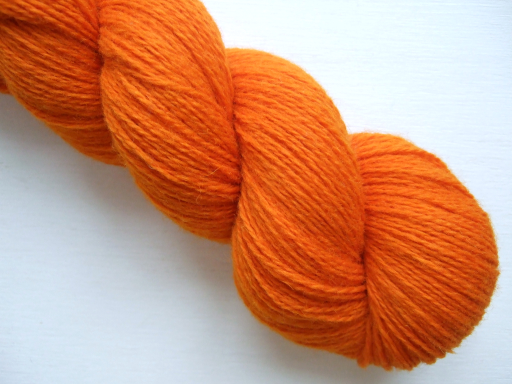 WOOL YARN FOR SALE Wool yarn (solid colours)