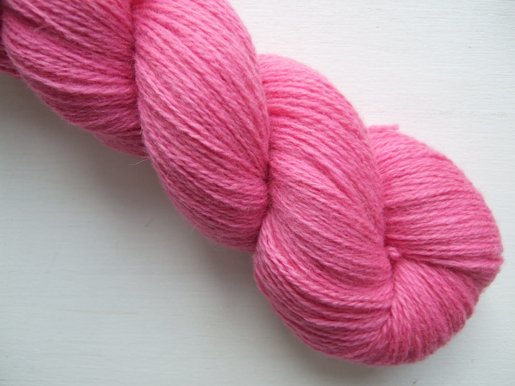 WOOL YARN FOR SALE Wool yarn (solid colours)