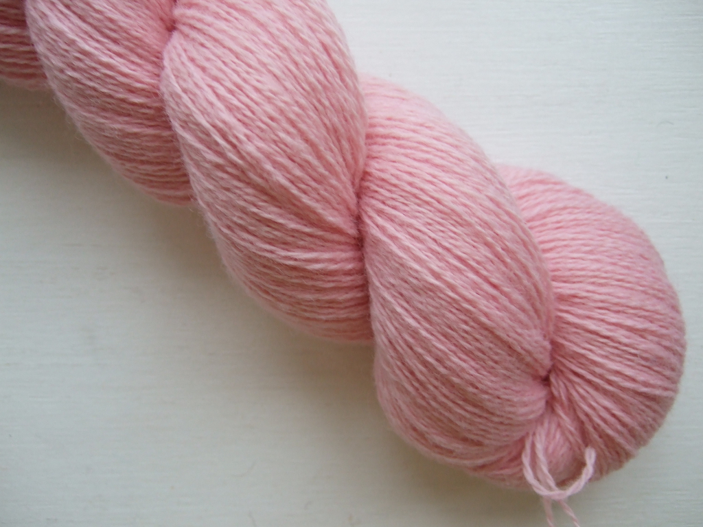 WOOL YARN FOR SALE Wool yarn (solid colours)