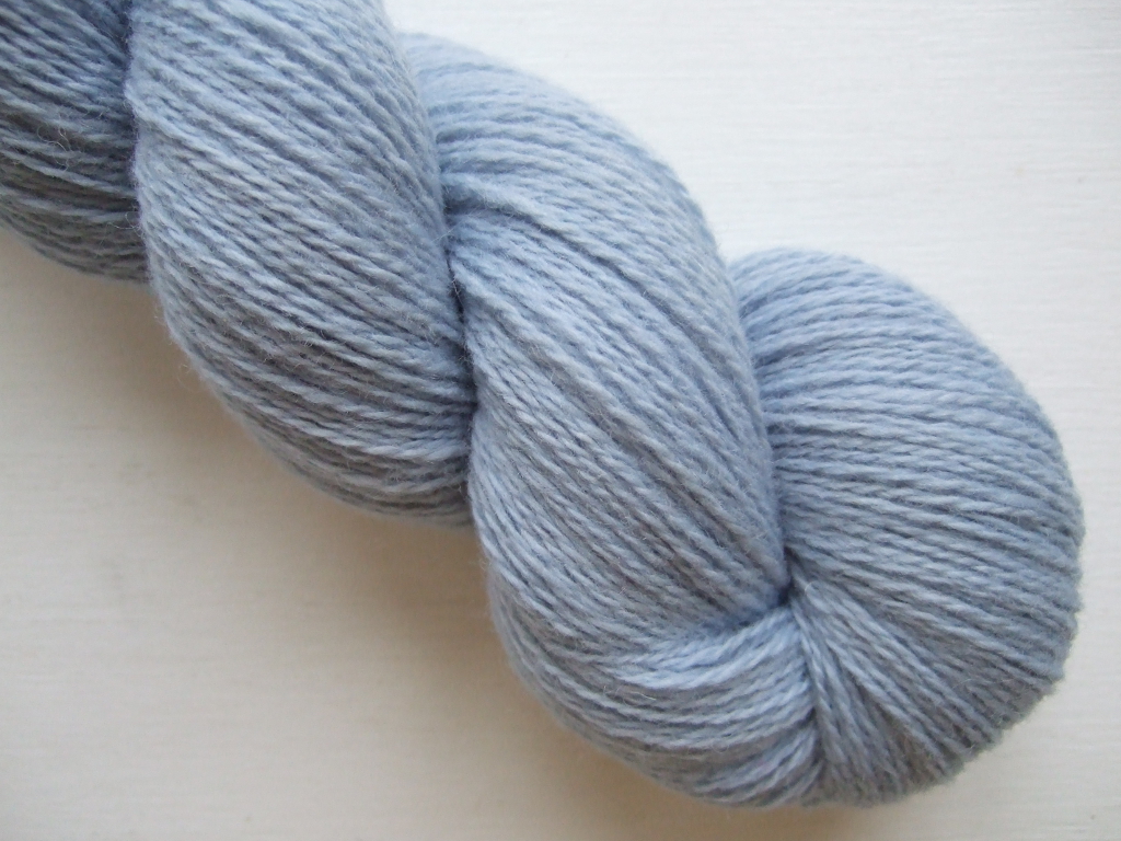 WOOL YARN FOR SALE Wool yarn (solid colours)