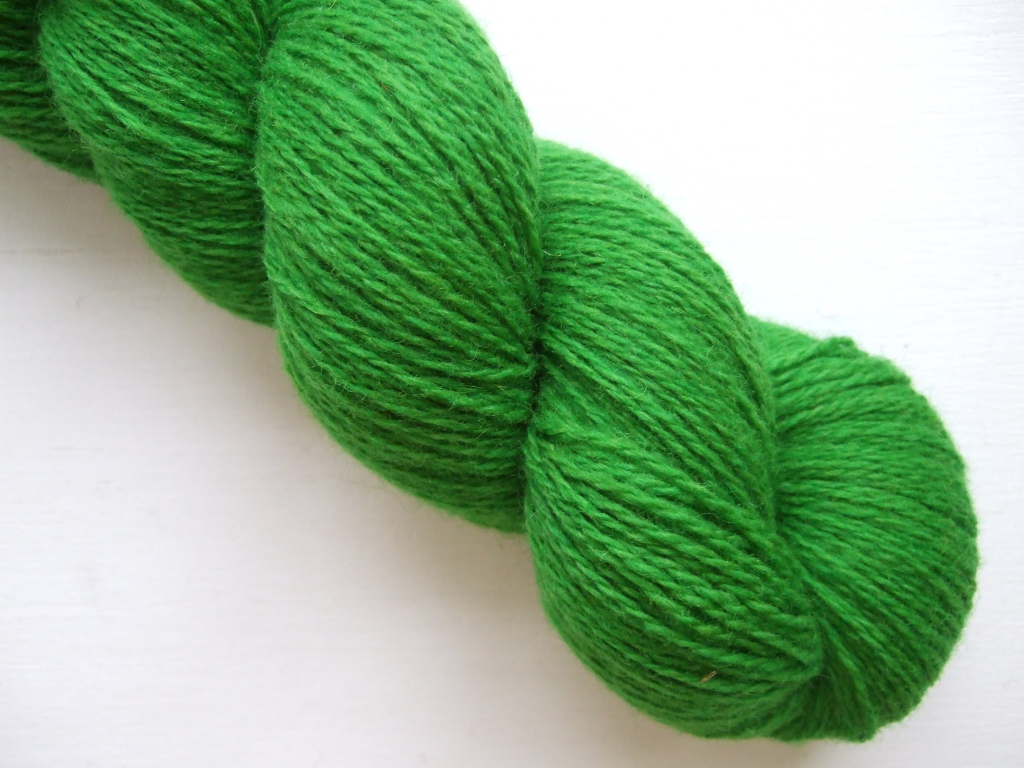 WOOL YARN FOR SALE Wool yarn (solid colours)