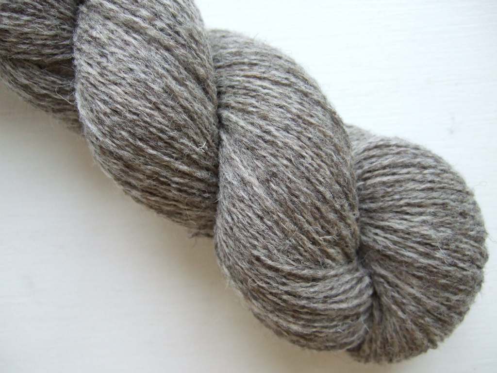 WOOL YARN FOR SALE Wool yarn (solid colours)