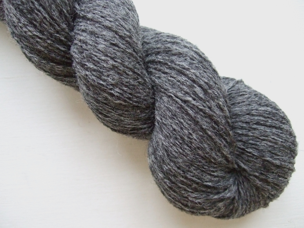 WOOL YARN FOR SALE Wool yarn (solid colours)