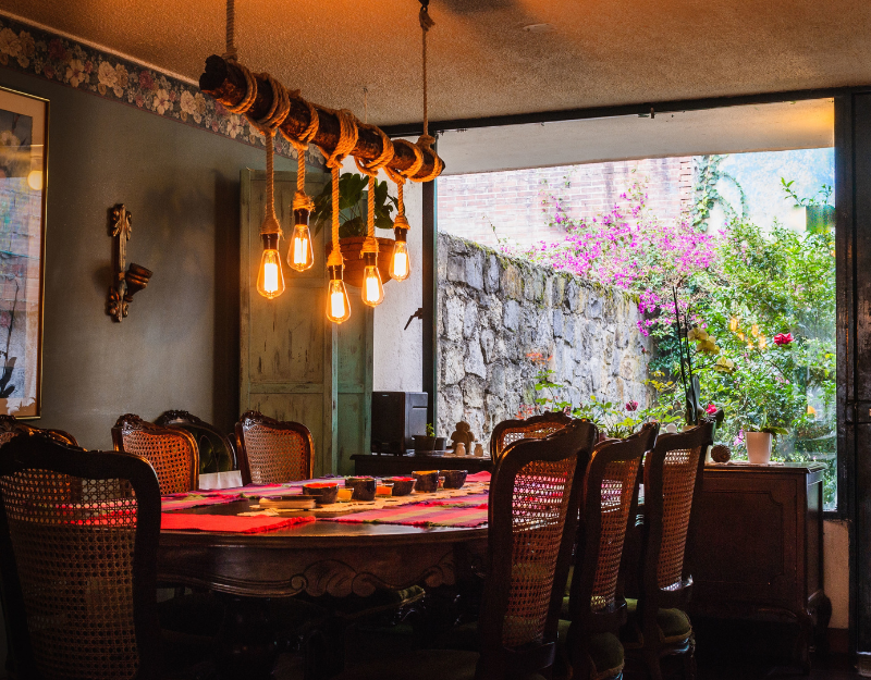 11 Unique Restaurant Centerpiece Ideas