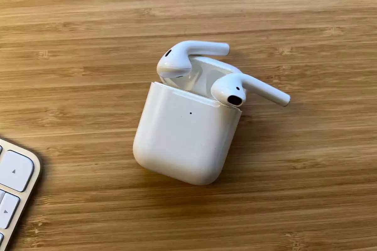 One AirPod Is Louder Than the Other? (Try THIS First!) Gotechtor