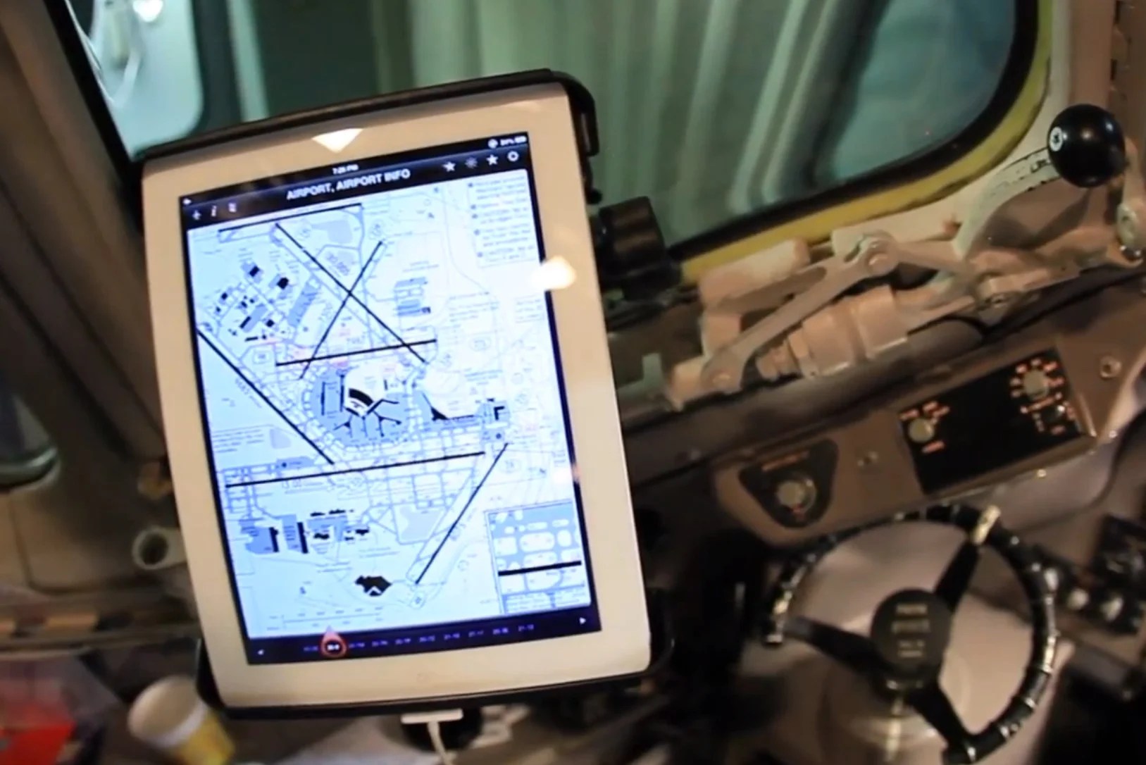 American Airlines Using iPad Flight Bag for Nearly All Manuals