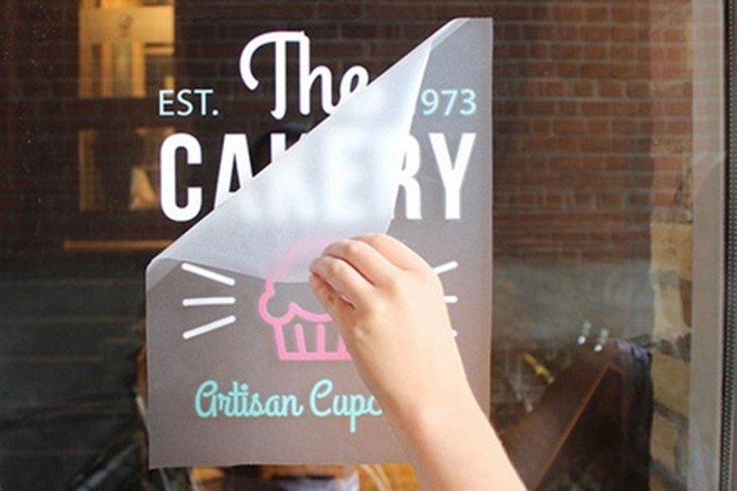 How to place a vinyl on a wall or glass without bubbles or wrinkles