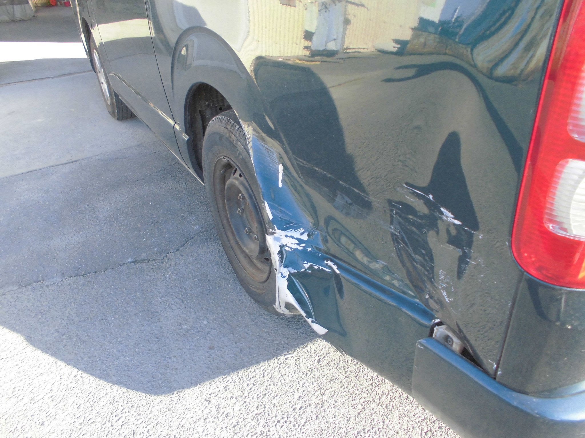 トヨタ ハイエース 事故修理 左リヤ 修理・施工実例 浜松・磐田｜車の板金塗装・キズ・凹み修理のグランドオート