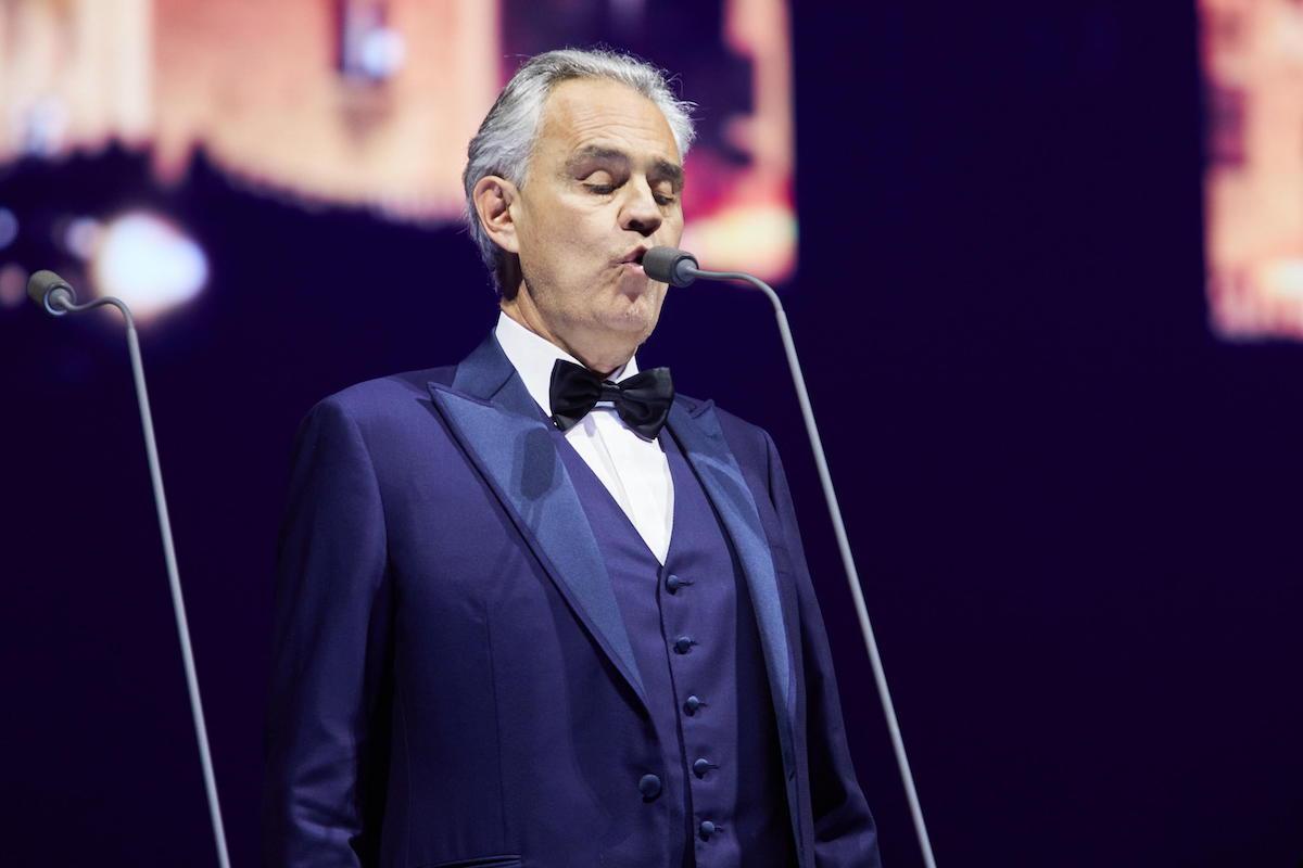 Andrea Bocelli canta per l' Inter in finale di Champions(03)
