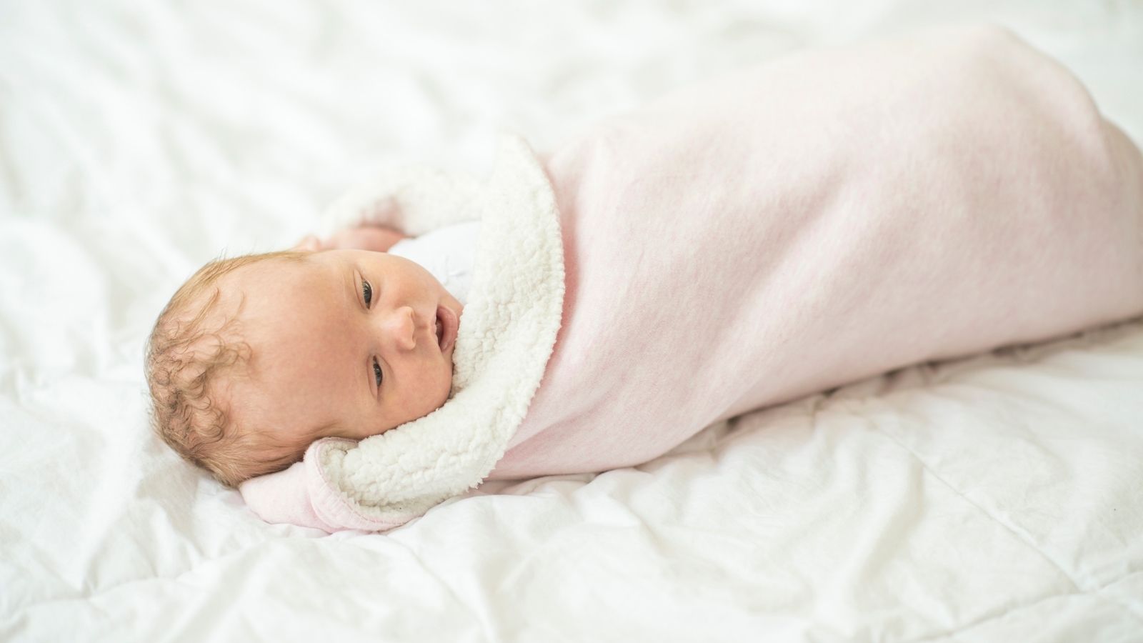 6 Benefits of Swaddling for Your Newborn