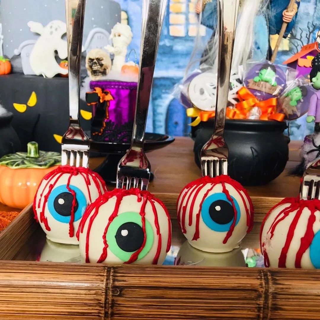 50 Scary Halloween Party Decor Ideas To Make Your Guests Scream