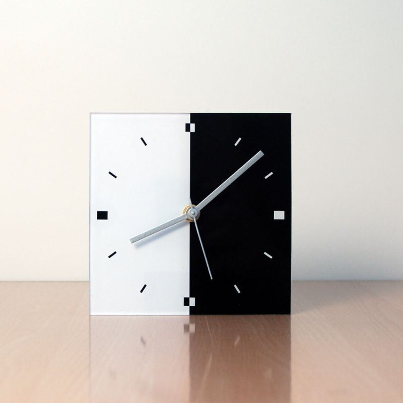 table clock design BQN grecaridea