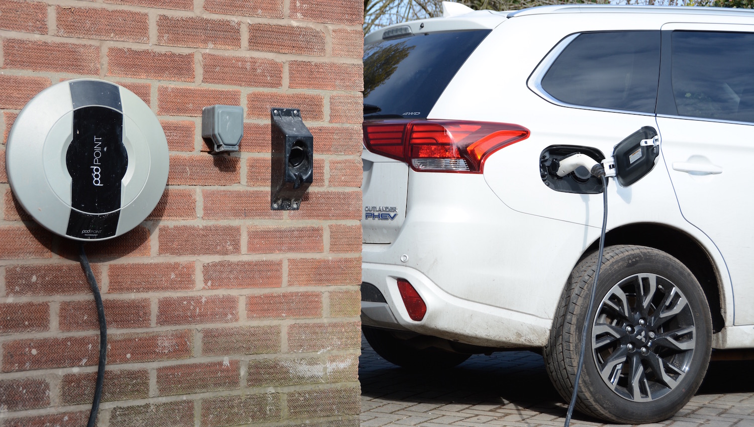 Mitsubishi Outlander Phev Long Term Test Report 7 - Charging - Greencarguide.co.uk