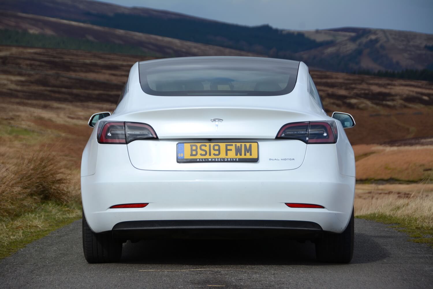 TESLA MODEL 3 LONG RANGE REVIEW GreenCarGuide.co.uk