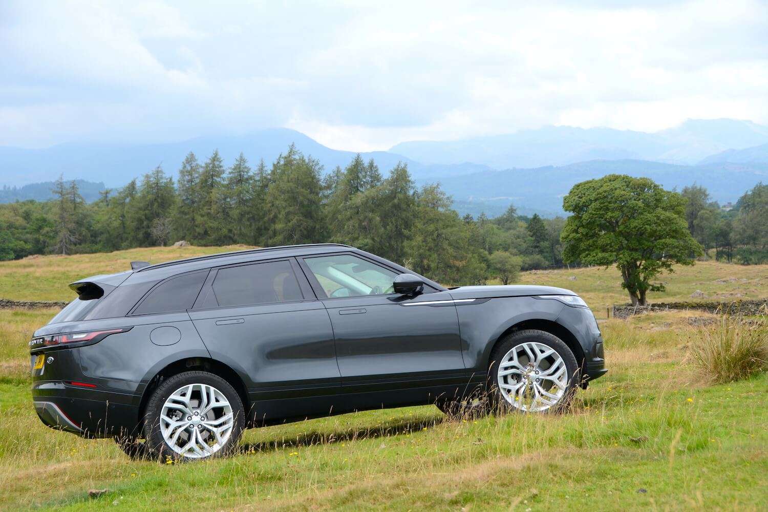 RANGE ROVER VELAR P400e REVIEW - GreenCarGuide.co.uk