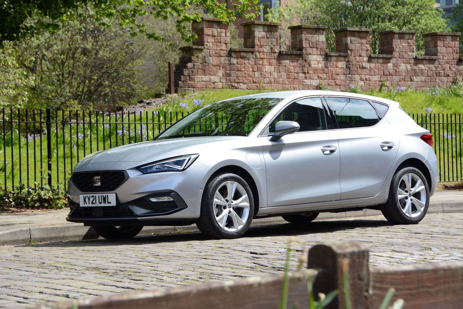 SEAT Leon 1.4 eHYBRID FR Review GreenCarGuide.co.uk