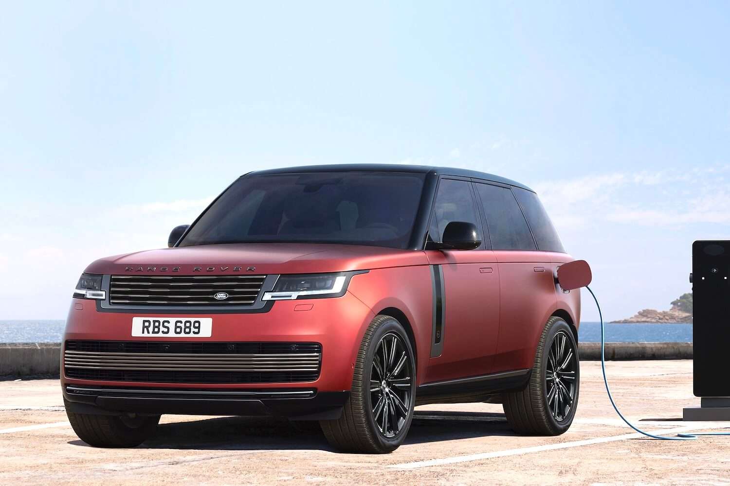 Range Rover PlugIn Hybrid Has 70 Mile EV Range GreenCarGuide