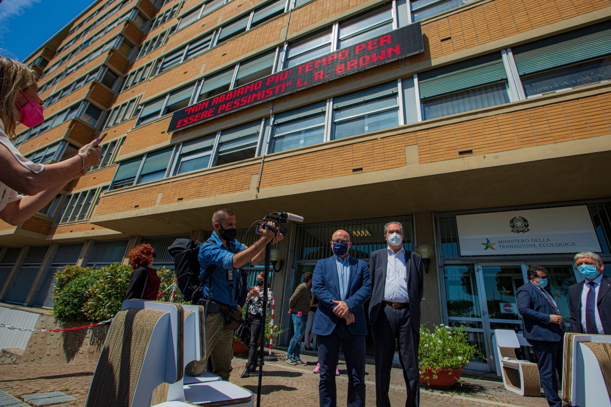 A Roma è stato installato il primo orologio climatico d'Italia per ricordarci il (poco) tempo