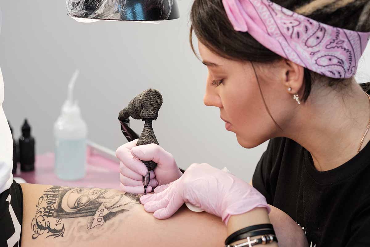Tatuaggi A Colori: Vietati Nell'ue Dal 4 Gennaio A Causa Degli Inchiostri Tossici (Con 2 Sole Eccezioni) - Greenme 800_x_1200_jpg