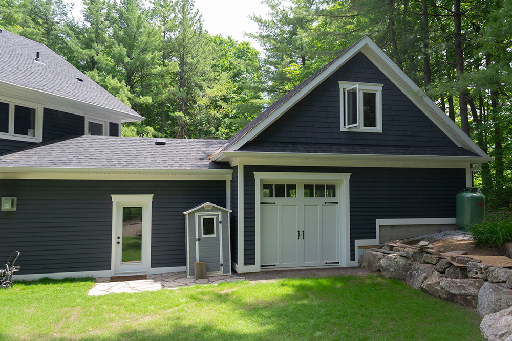 Garage / Coach House Green Propeller Design