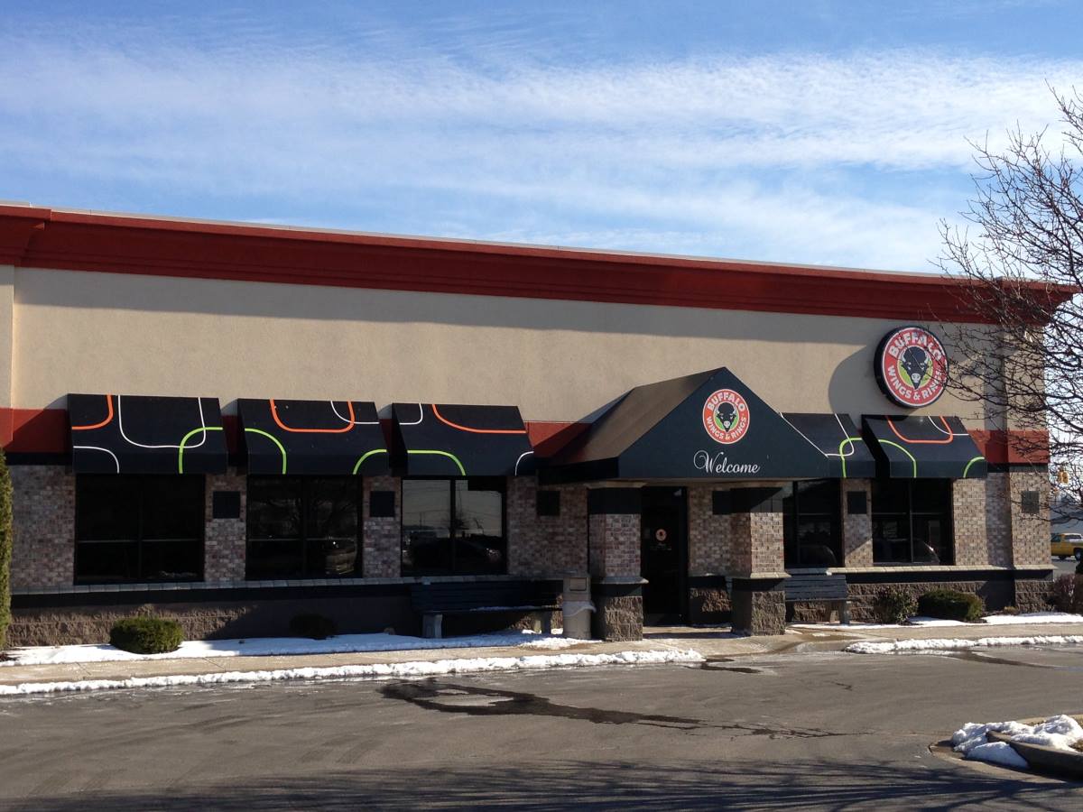Buffalo Wings Restaurant Awnings & Canopies GSC 1000 Series