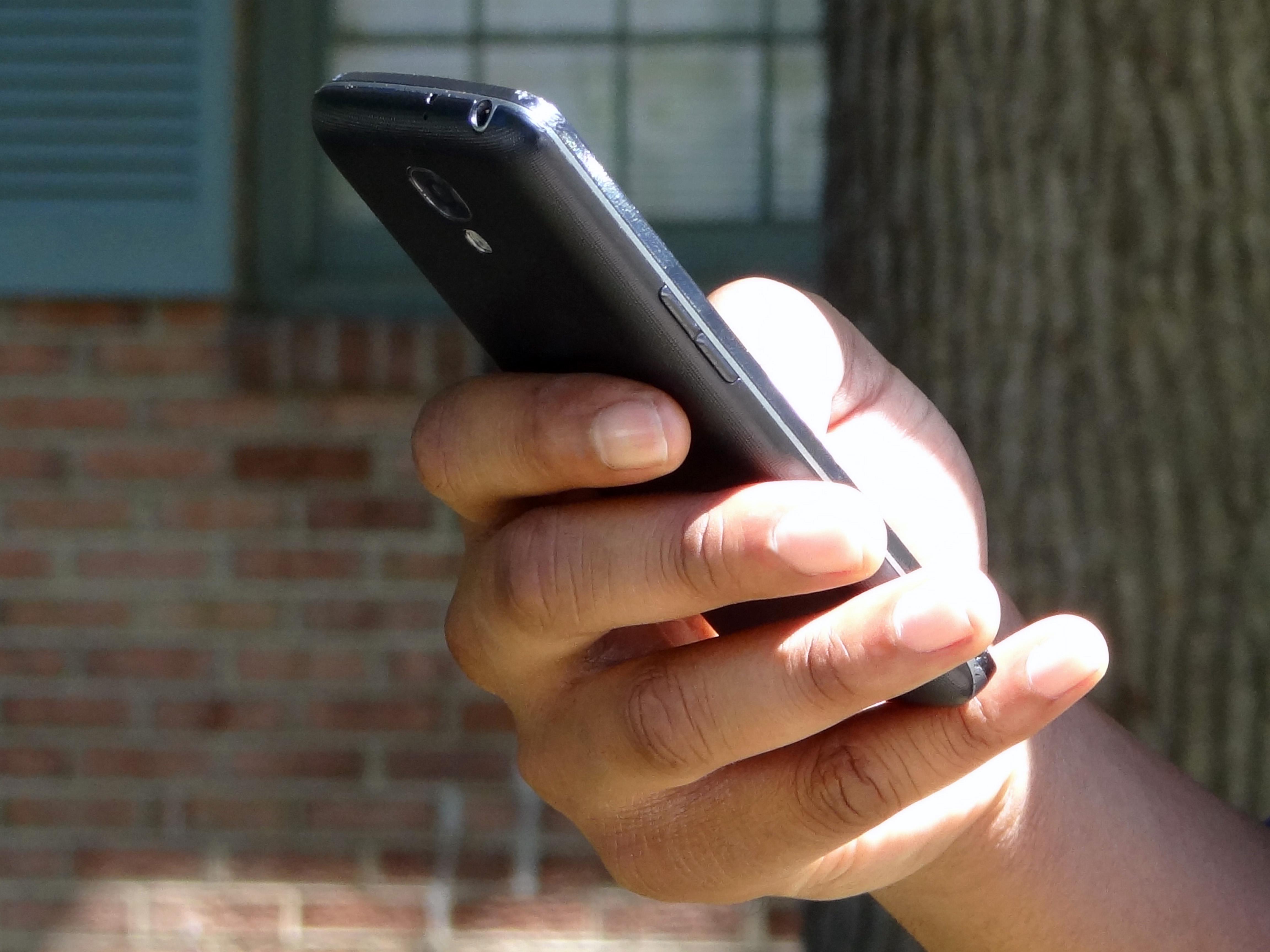 We keep using mobiles in the car Greenslips Blog