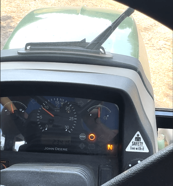 2011 JD 5065M won't move and throws a Red Ring light on dash. Green