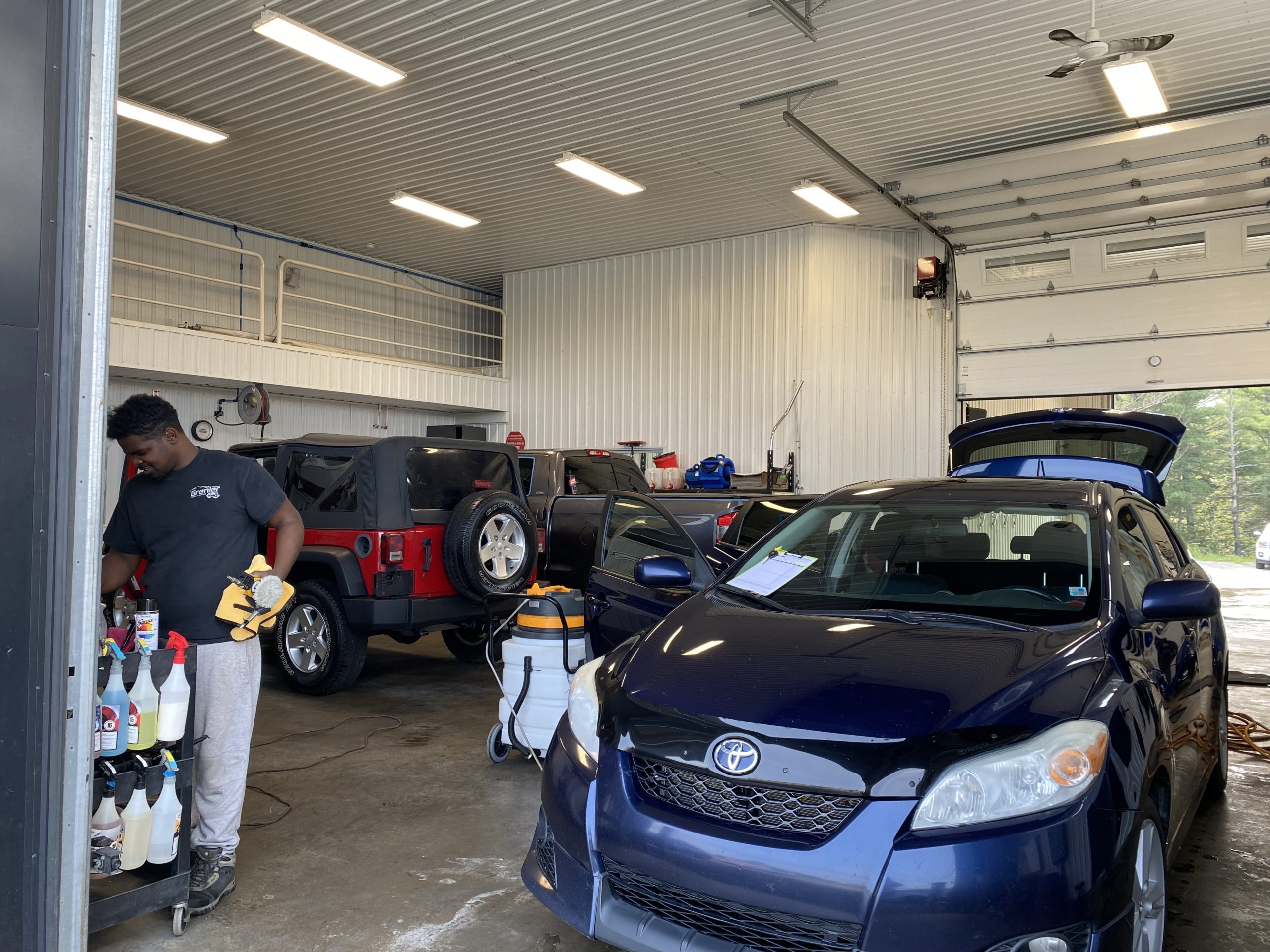 Qui sommesnous ? Grenier, c'est réglé