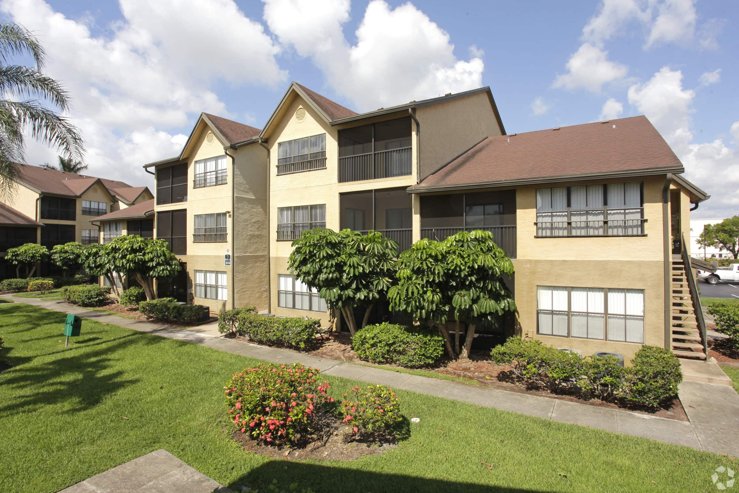 Lakes of Margate Apartment Homes Greystone