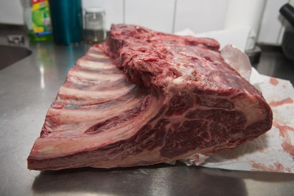 5,8 kg Dry Aged Hinterwälder Hochrippe am Stück LIVE Grillforum und