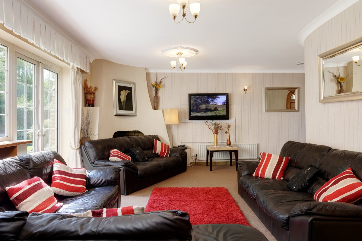 Athina Cottage Luxury Holiday House with Hot Tub, Welton