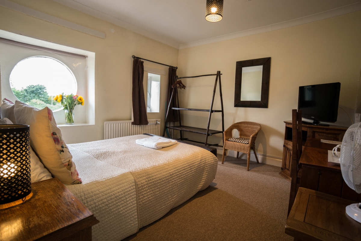 Spacious Bed and Breakfast in Hambrook Bristol