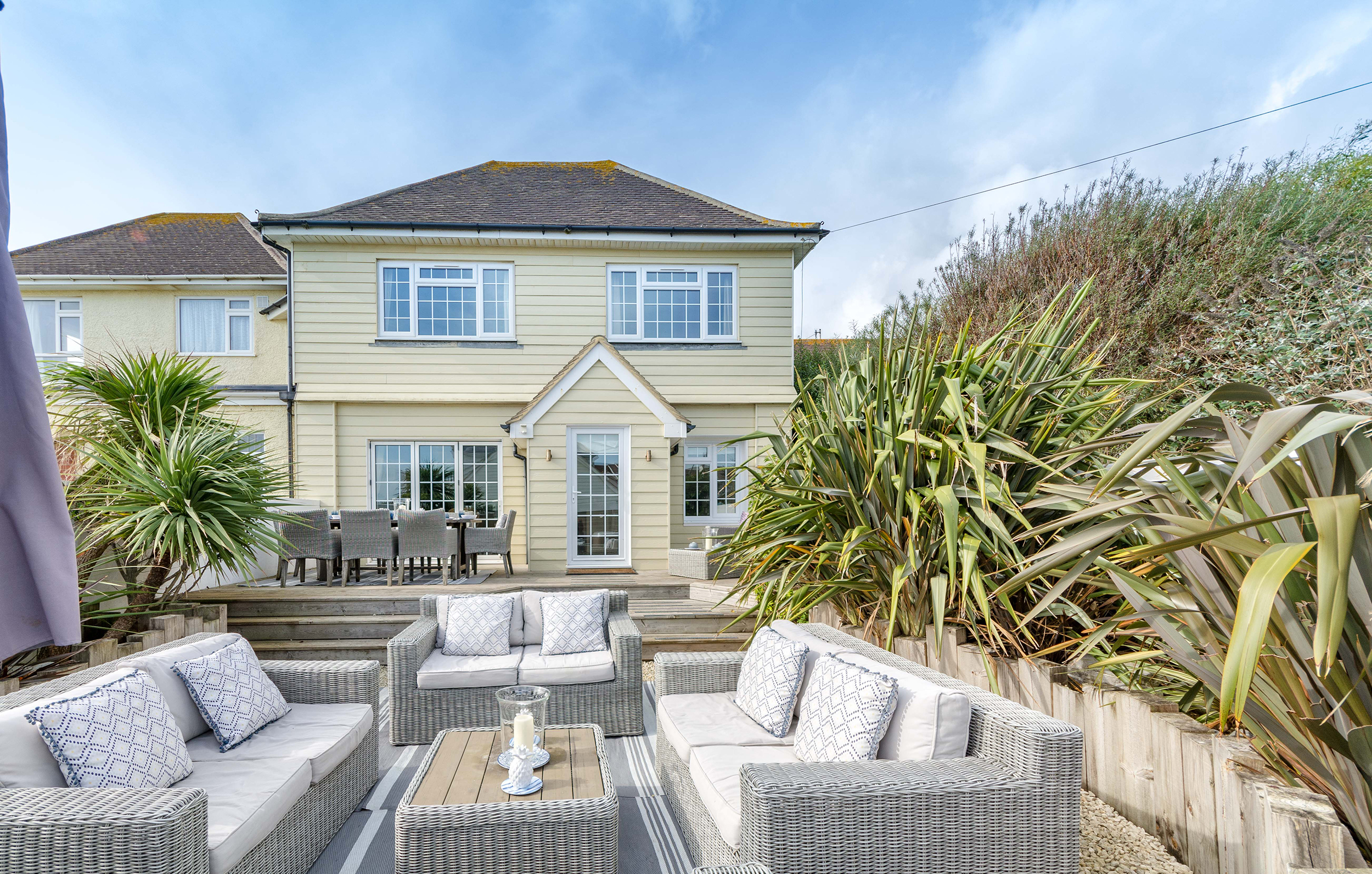 Angmering on Sea Beach House Mansion with Hot Tub, Sussex