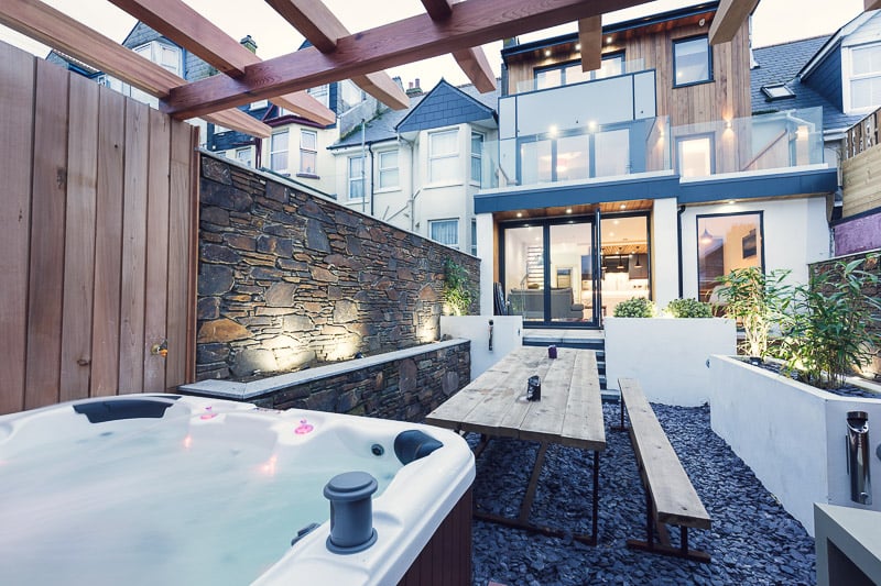 Funky holiday house with a hot tub, Cornwall