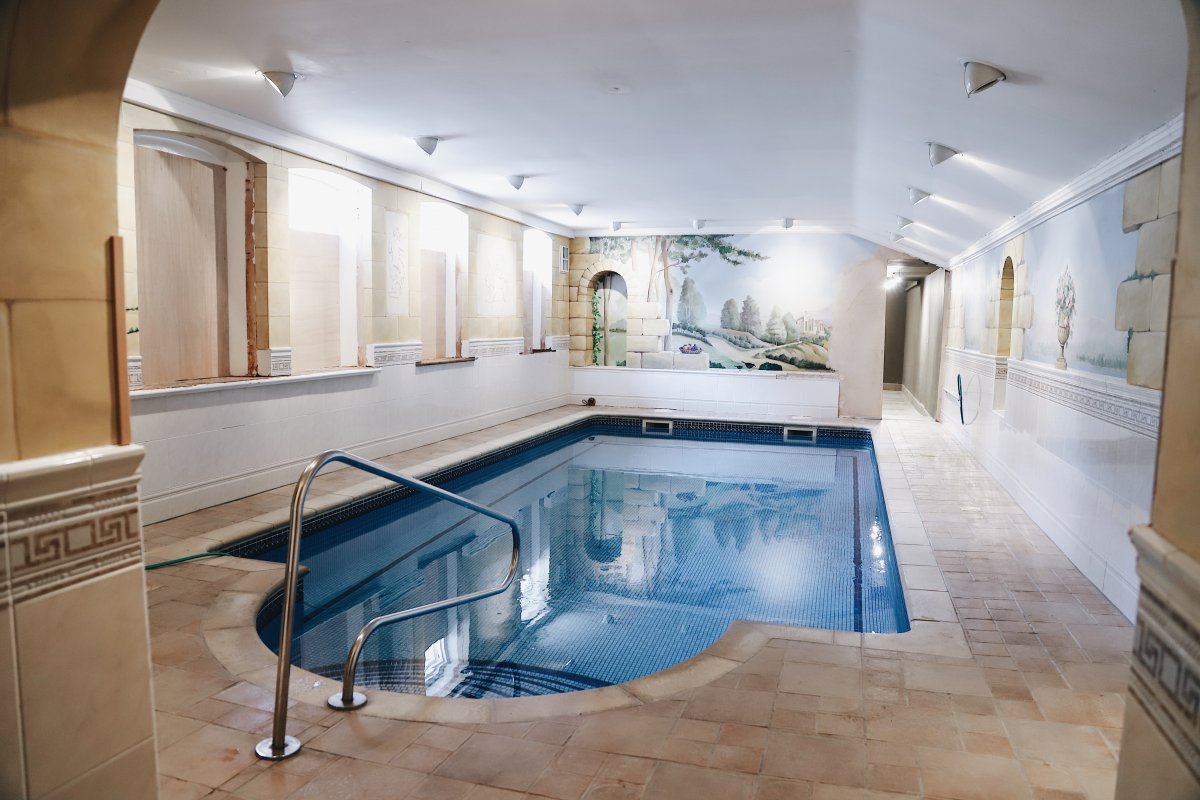 Athina Cottage Luxury Holiday House with Hot Tub, Welton