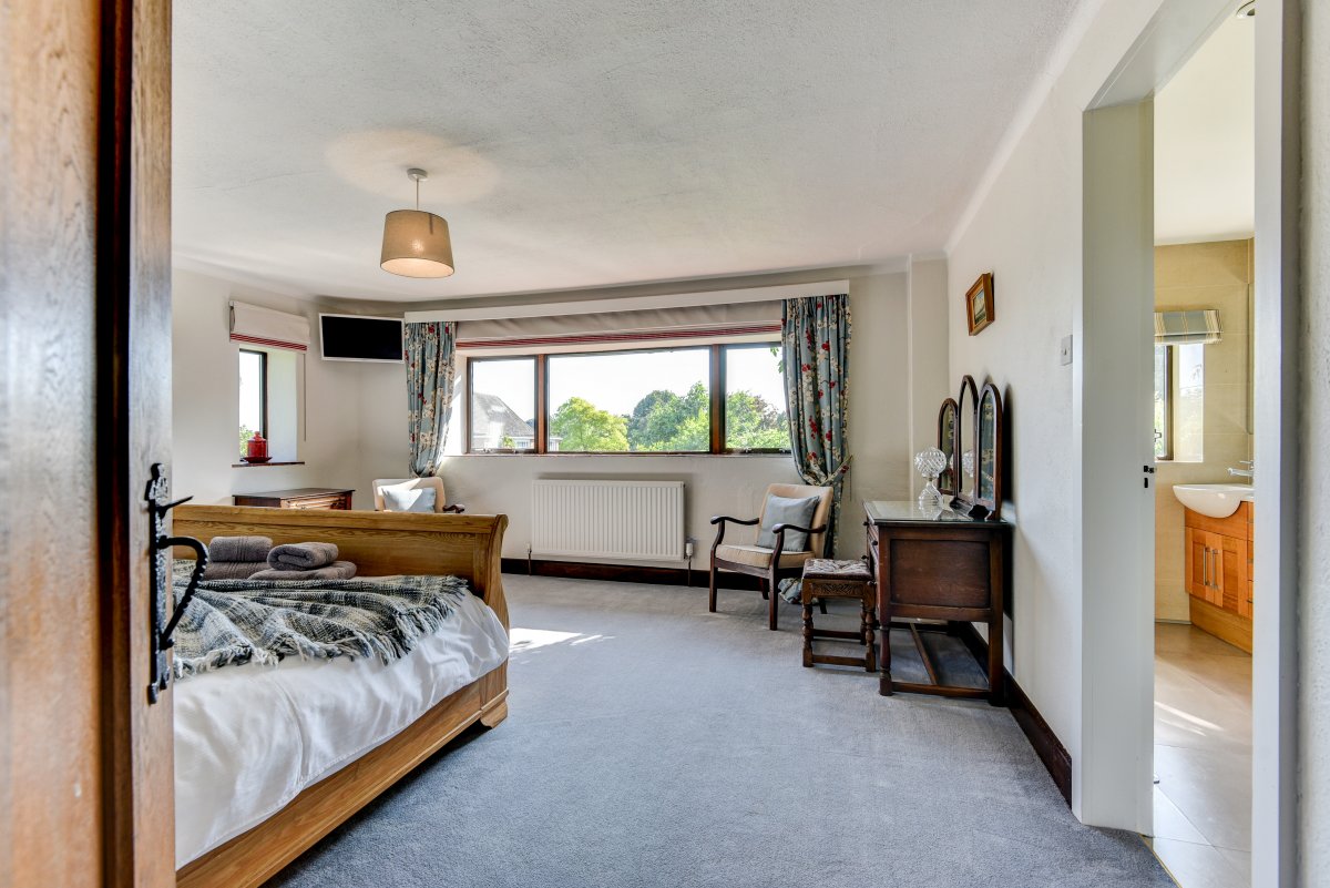 Oldfield House Extended family holiday house, West Sussex