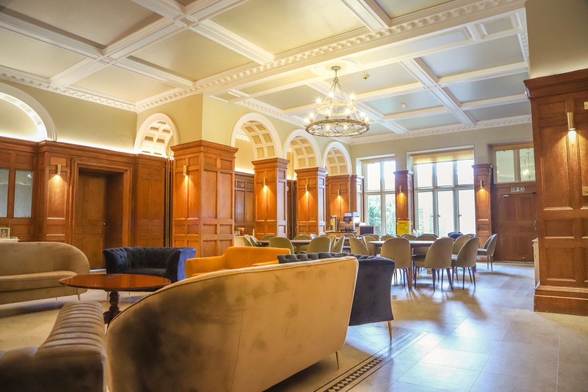 Athina Cottage Luxury Holiday House with Hot Tub, Welton