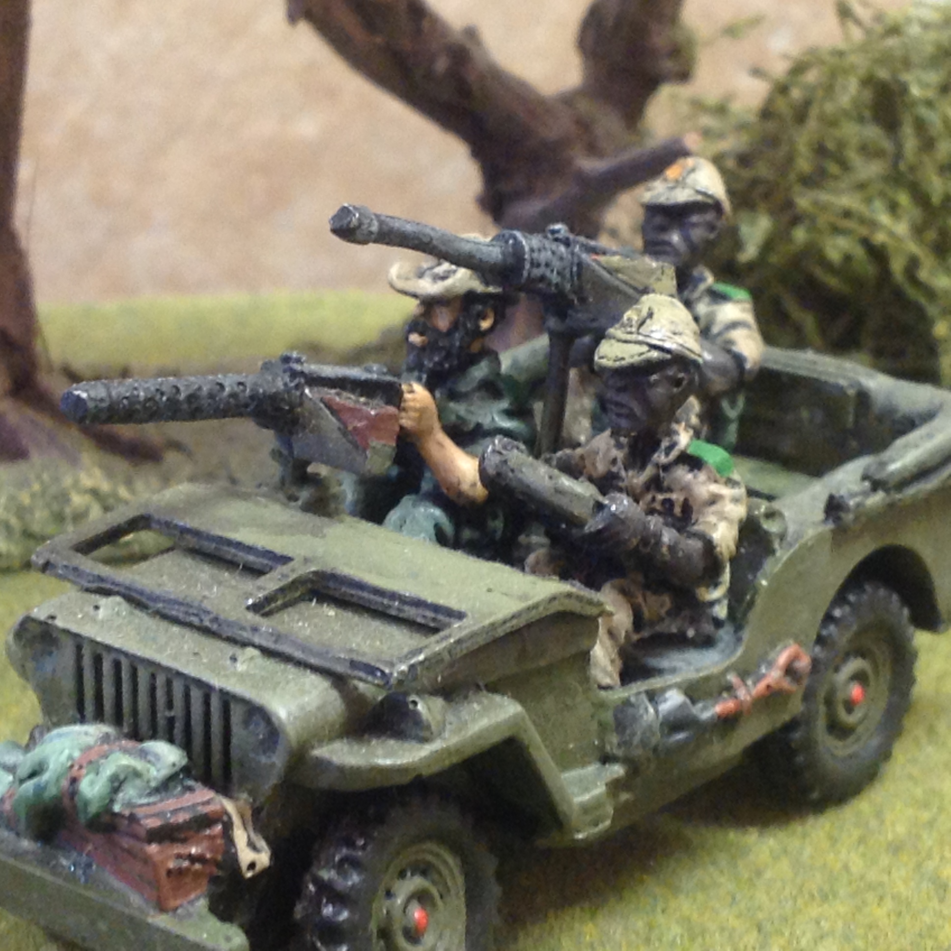 Mercenary jeep with 3 X crew Grubby Tanks & Britannia Miniatures