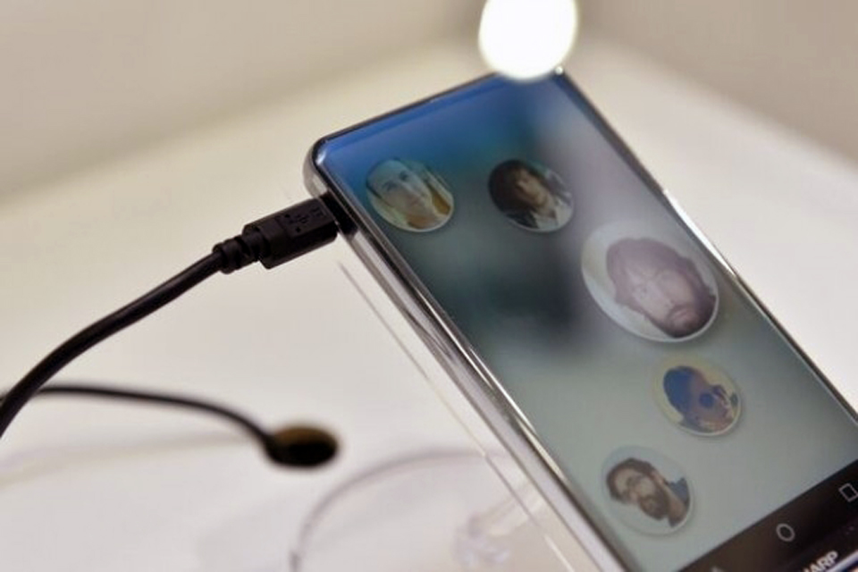 Sharp's New Prototype Corner R Phone is Beautiful, Has a Truly Edge to