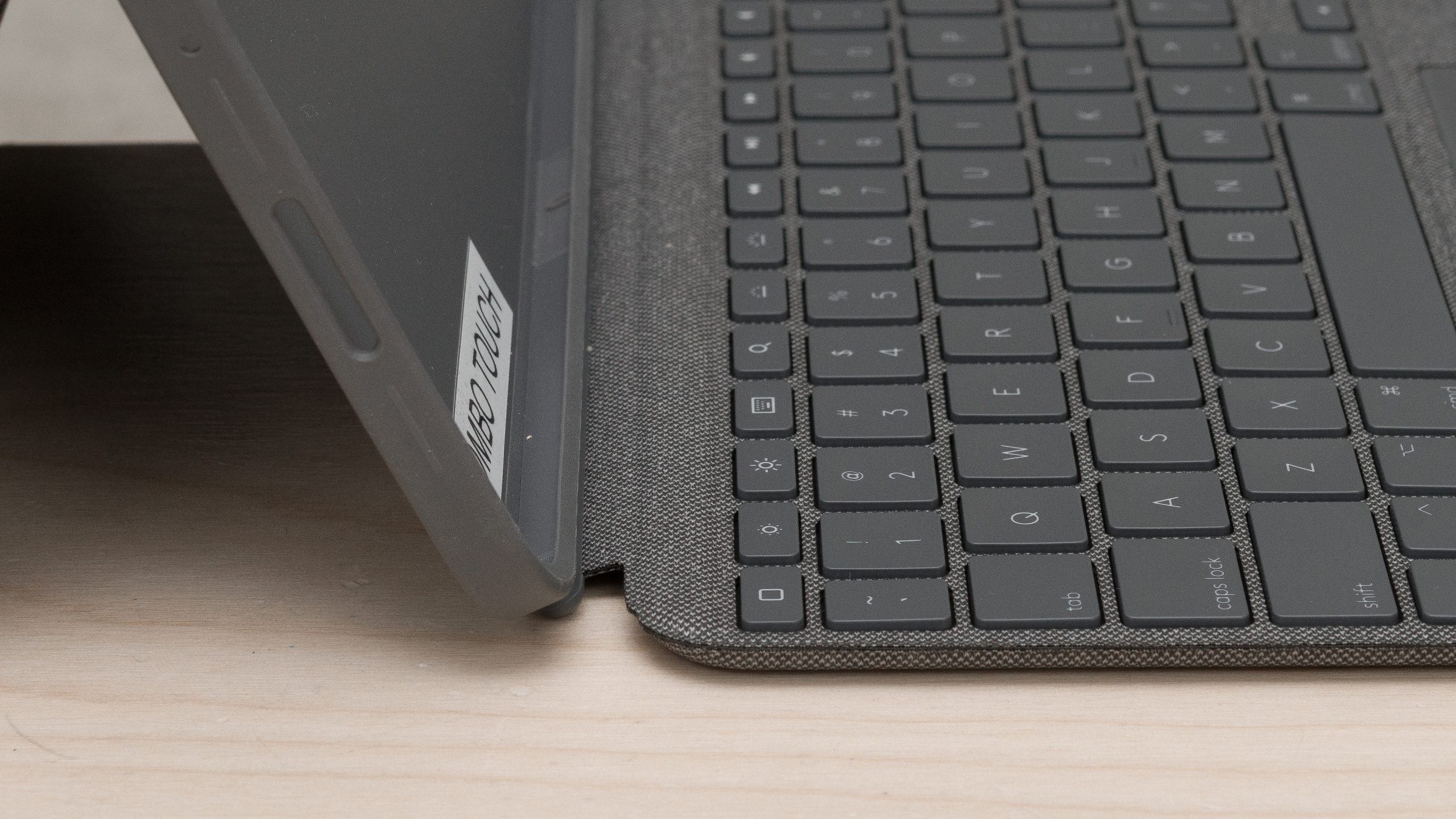 Magic Keyboard vs Logitech Combo Touch Cuál comprar para iPad Guía Hardware