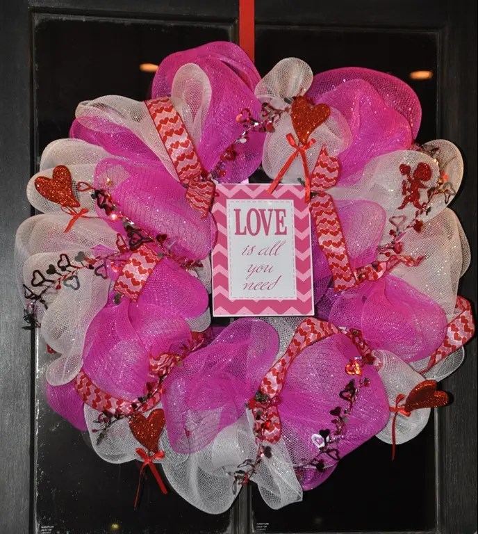 How to Make a Mesh Wreath 30 DIYs with Instructions Guide Patterns