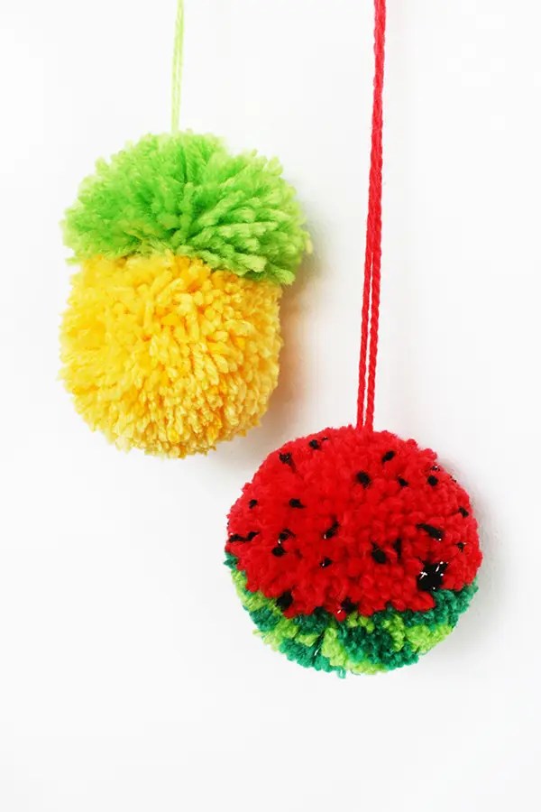 How to Make Yarn Pom Poms 23 DIYs Guide Patterns