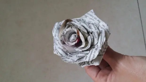 10 DIY Newspaper Flowers Guide Patterns