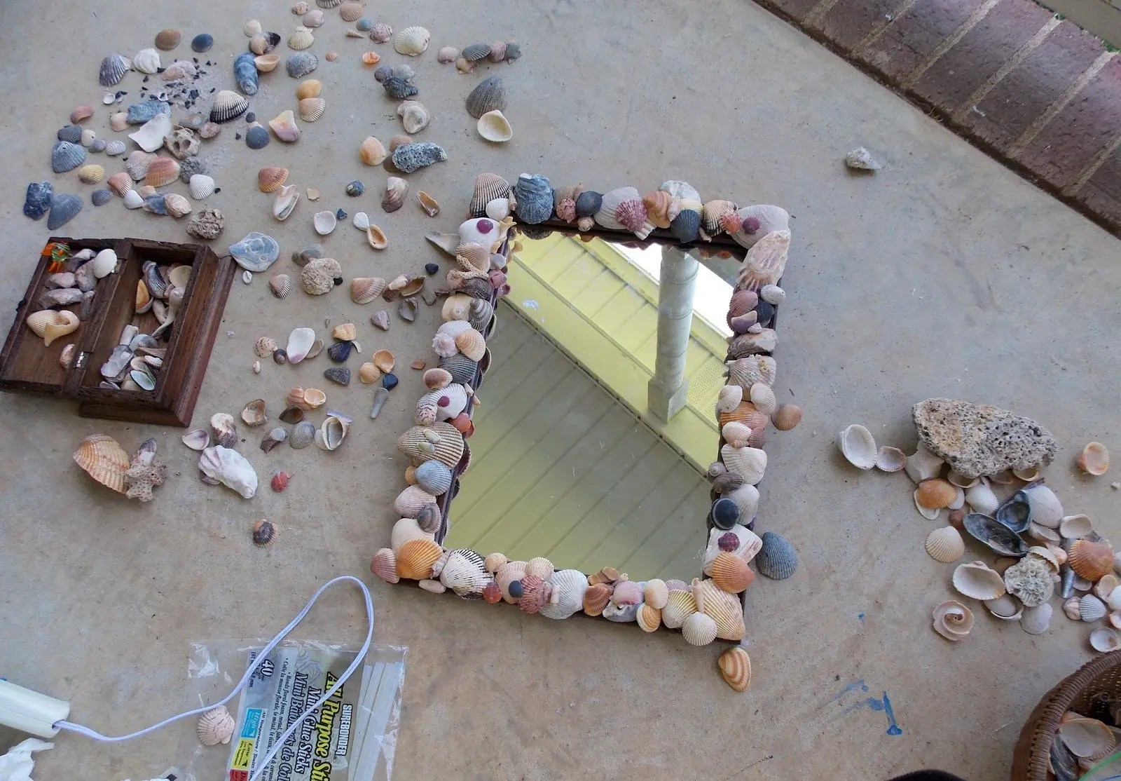 23 Striking Shell Mirror Designs with Tutorials Guide Patterns