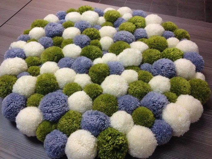 22 Ways to Make a Pom Pom Rug Guide Patterns