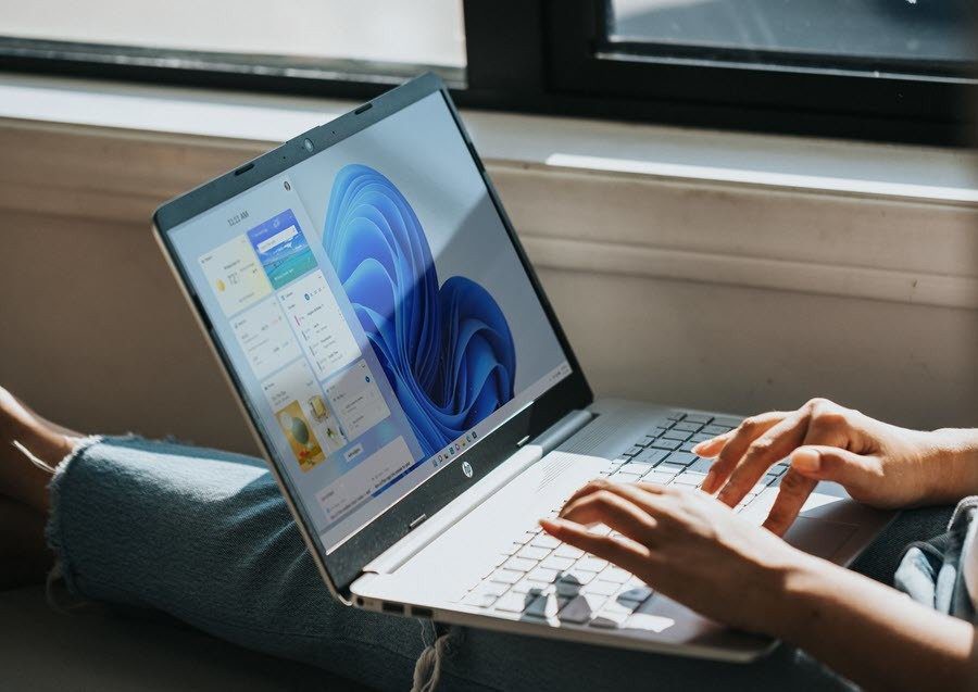 How to Add File Explorer and Folders to Taskbar in Windows 11