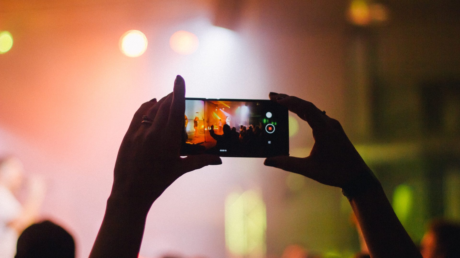 How to Flip Camera While Recording Videos on Android or iPhone