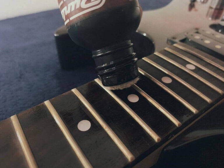How To Clean A Guitar Fretboard With Household Items (2024)