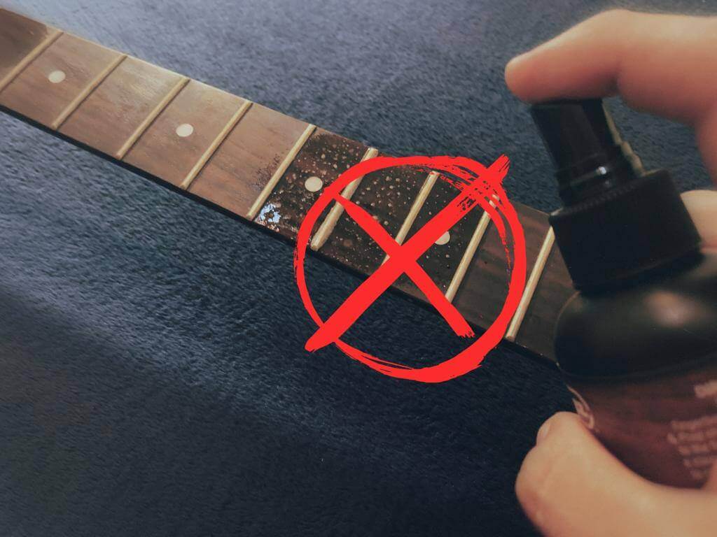 How To Clean A Guitar Fretboard With Household Items (2024)